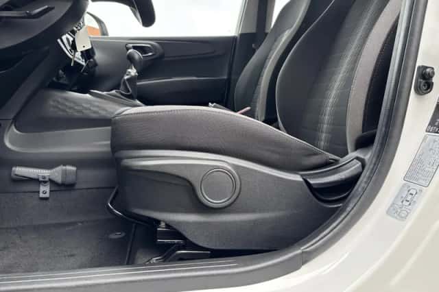 Hyundai i10 (2023) thumbnail 25