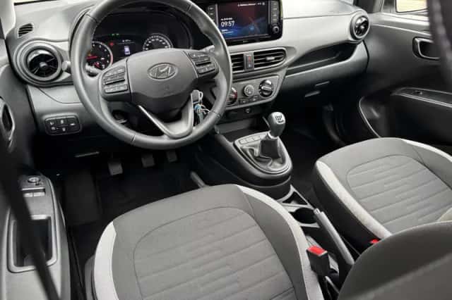Hyundai i10 (2023) thumbnail 9