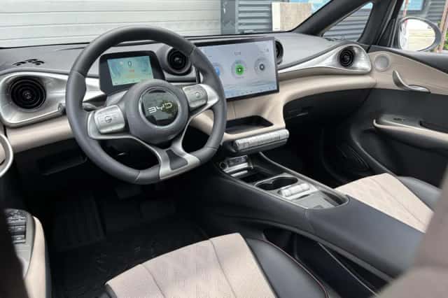 BYD Dolphin (2026) thumbnail 10