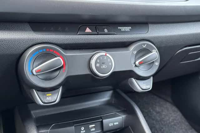 Kia Rio (2019) thumbnail 18