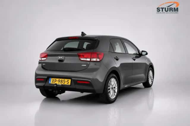 Kia Rio (2019) thumbnail 3