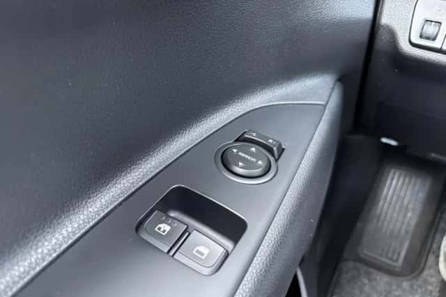 Kia Rio (2019) thumbnail 21