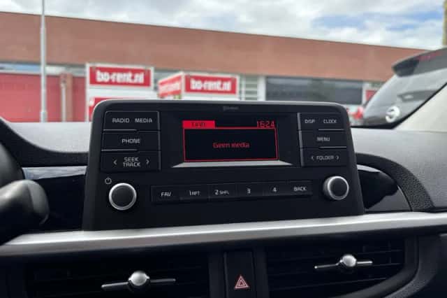 Kia Picanto (2021) thumbnail 17