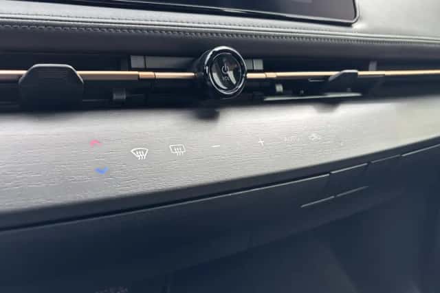 Nissan Ariya (2025) thumbnail 22