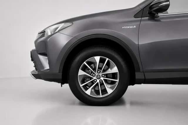 Toyota RAV4 (2017) thumbnail 6