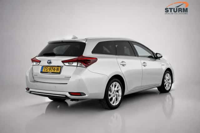 Toyota Auris (2018) thumbnail 3