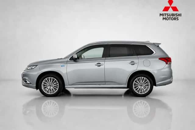 Mitsubishi Outlander (2019) thumbnail 2