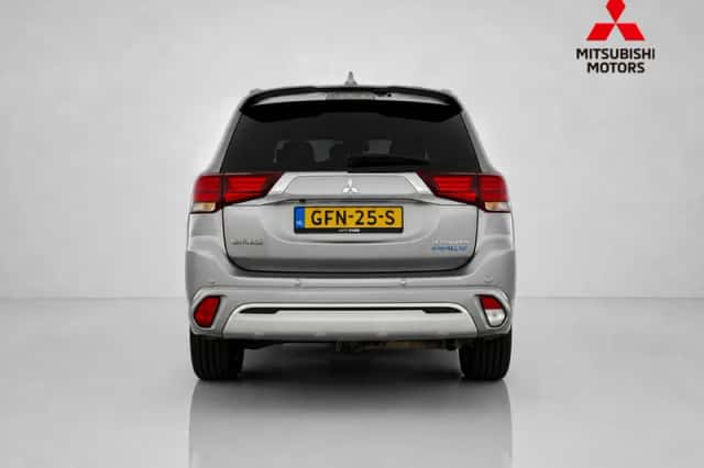 Mitsubishi Outlander (2019) thumbnail 5