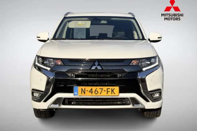 Mitsubishi Outlander (2021) thumbnail 2