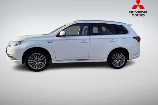 Mitsubishi Outlander (2021) thumbnail 3