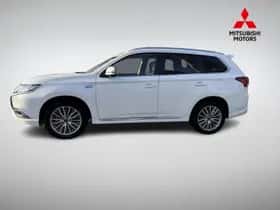 Mitsubishi Outlander (2021) thumbnail 3