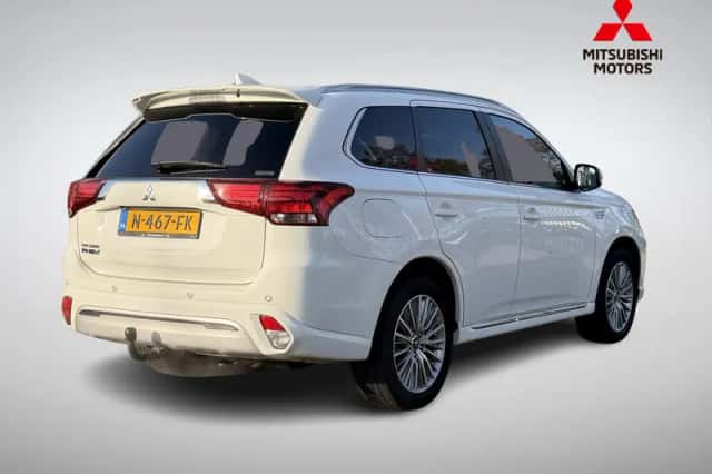 Mitsubishi Outlander (2021) thumbnail 4