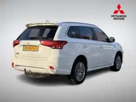 Mitsubishi Outlander (2021) thumbnail 4
