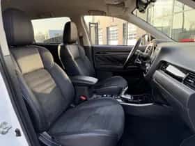 Mitsubishi Outlander (2021) thumbnail 7