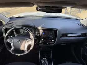 Mitsubishi Outlander (2021) thumbnail 8