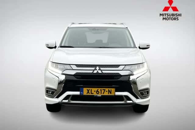 Mitsubishi Outlander (2019) thumbnail 2
