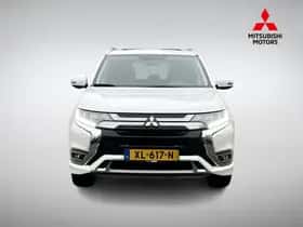 Mitsubishi Outlander (2019) thumbnail 2