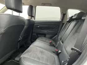 Mitsubishi Outlander (2019) thumbnail 12