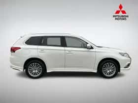 Mitsubishi Outlander (2019) thumbnail 3