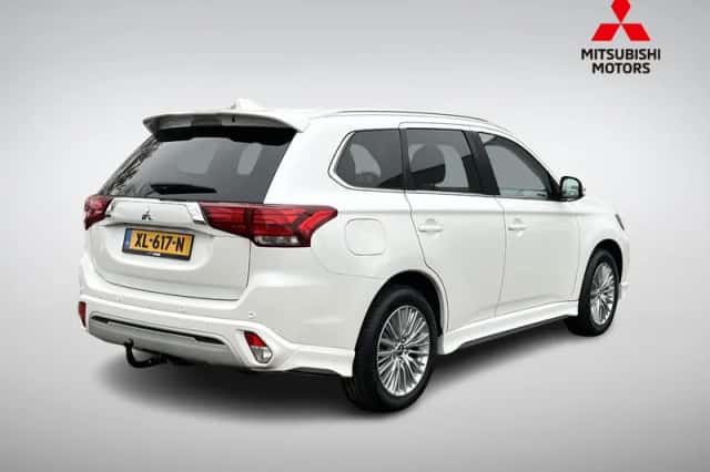 Mitsubishi Outlander (2019) thumbnail 4