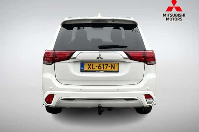 Mitsubishi Outlander (2019) thumbnail 5