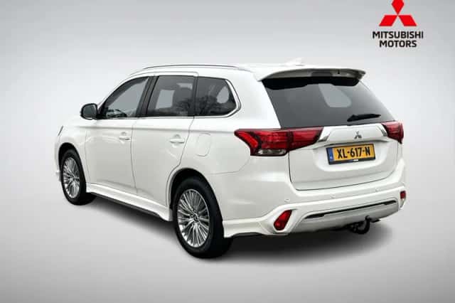 Mitsubishi Outlander (2019) thumbnail 6