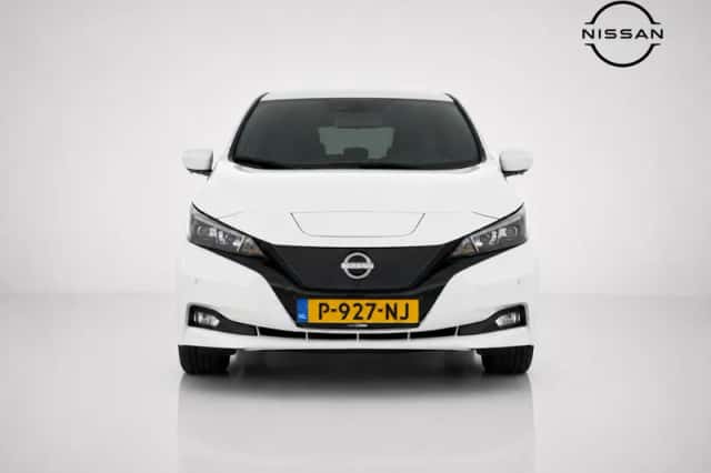 Nissan Leaf (2022) thumbnail 2