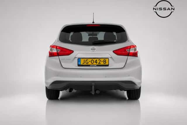 Nissan Pulsar (2016) thumbnail 3