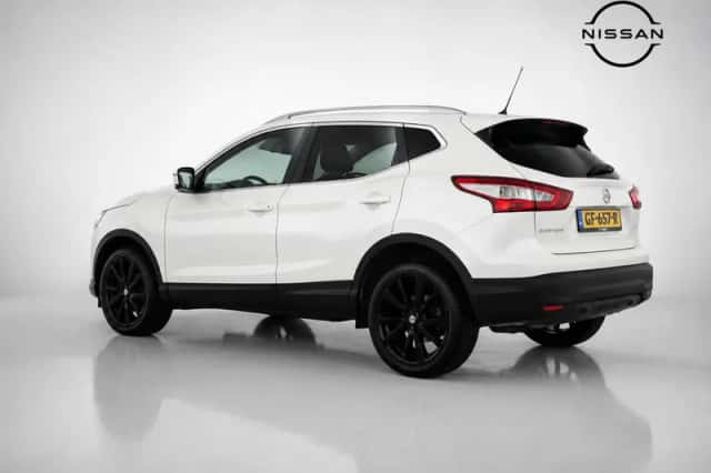 Nissan Qashqai (2015) thumbnail 3