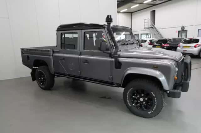 Land Rover Defender (2011) thumbnail 5