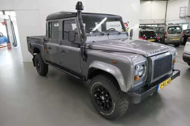 Land Rover Defender (2011) thumbnail 2