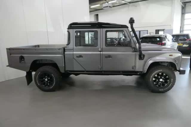Land Rover Defender (2011) thumbnail 3