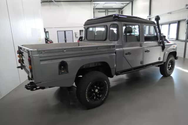 Land Rover Defender (2011) thumbnail 4