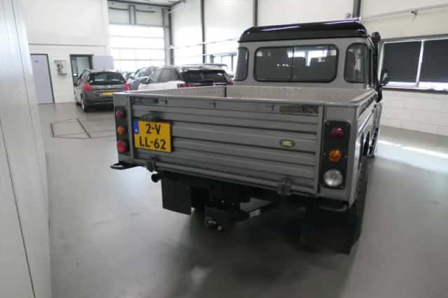 Land Rover Defender (2011) thumbnail 5