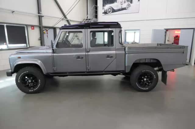 Land Rover Defender (2011) thumbnail 6