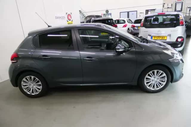 Peugeot 208 (2017) thumbnail 3