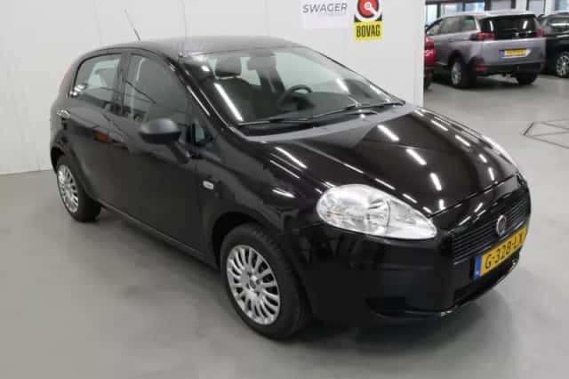 Fiat Punto (2013) thumbnail 2