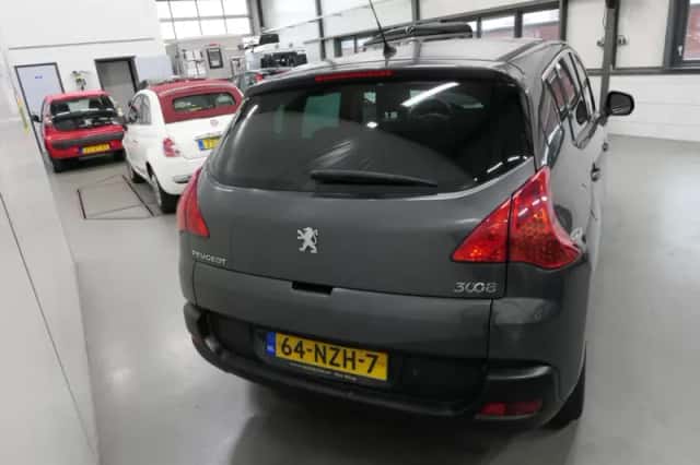 Peugeot 3008 (2010) thumbnail 5