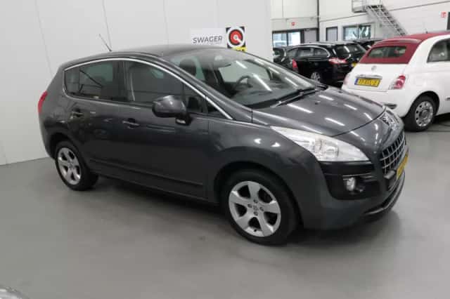 Peugeot 3008 (2010) thumbnail 2