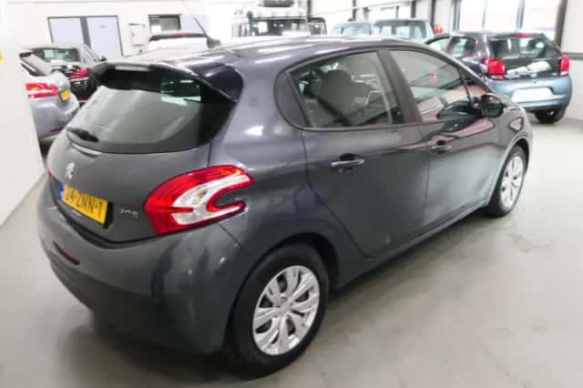 Peugeot 208 (2013) thumbnail 4