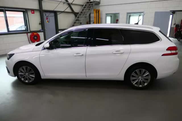Peugeot 308 (2017) thumbnail 6