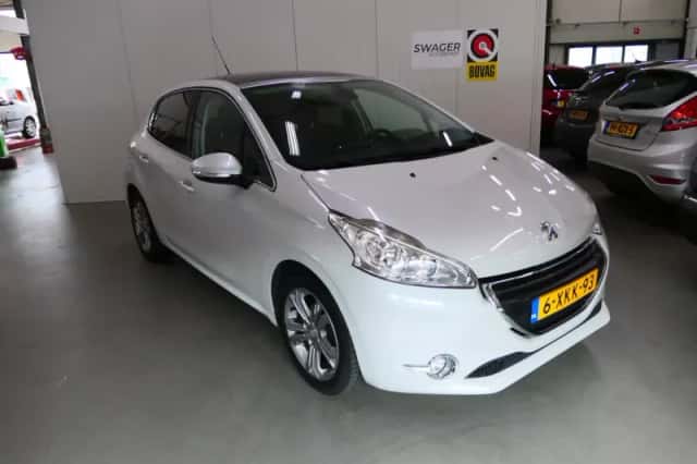 Peugeot 208 (2014) thumbnail 2