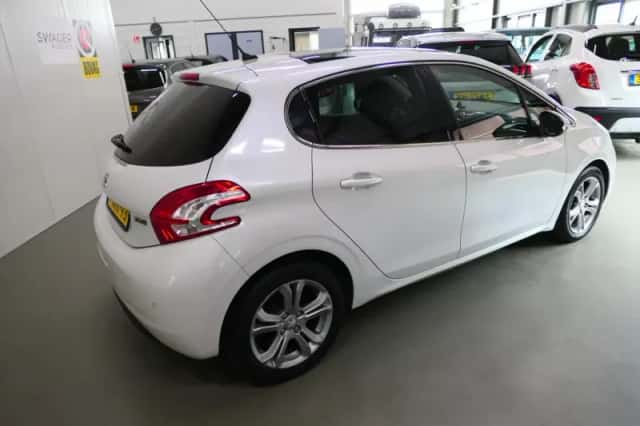 Peugeot 208 (2014) thumbnail 4