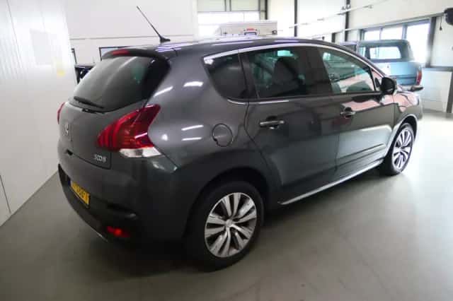 Peugeot 3008 (2016) thumbnail 4