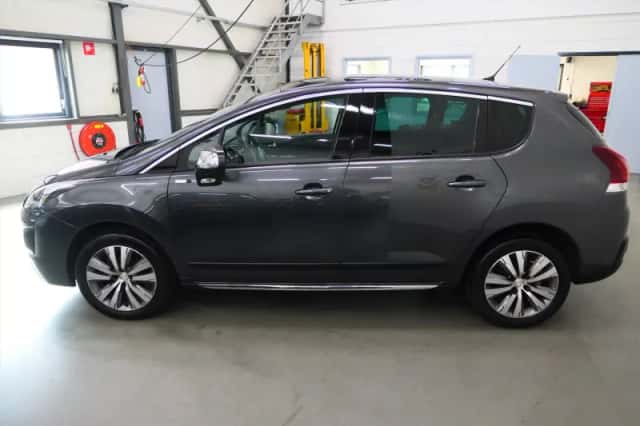 Peugeot 3008 (2016) thumbnail 6
