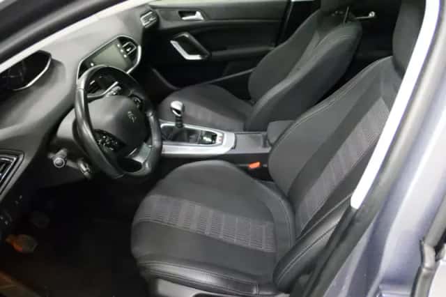 Peugeot 308 (2019) thumbnail 6