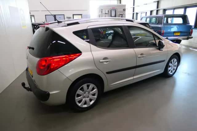 Peugeot 207 (2008) thumbnail 4