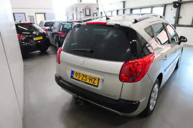 Peugeot 207 (2008) thumbnail 5