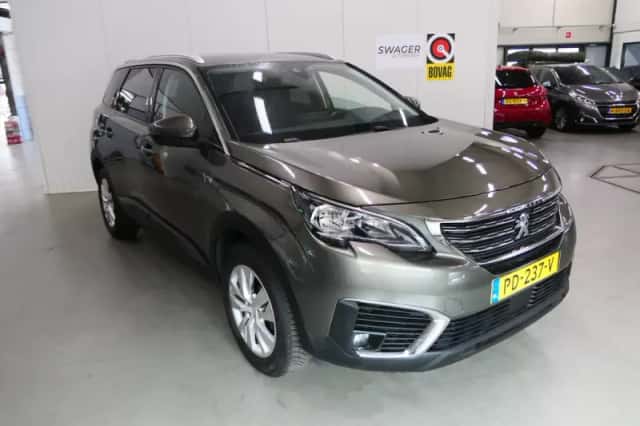 Peugeot 5008 (2017) thumbnail 2