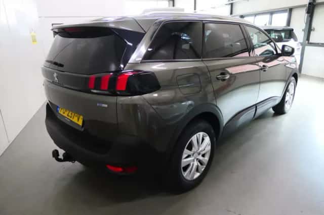Peugeot 5008 (2017) thumbnail 4